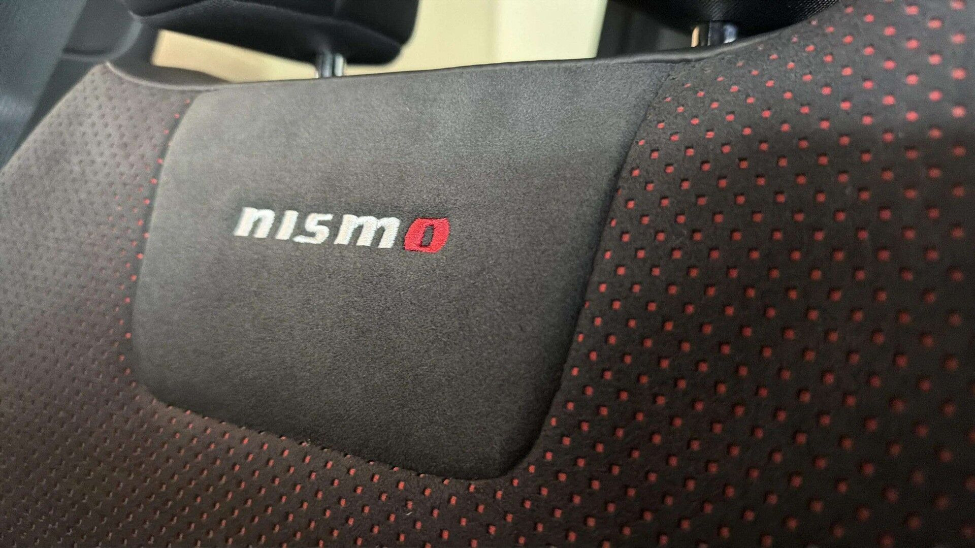 Hvid Nissan Ariya fra 2026