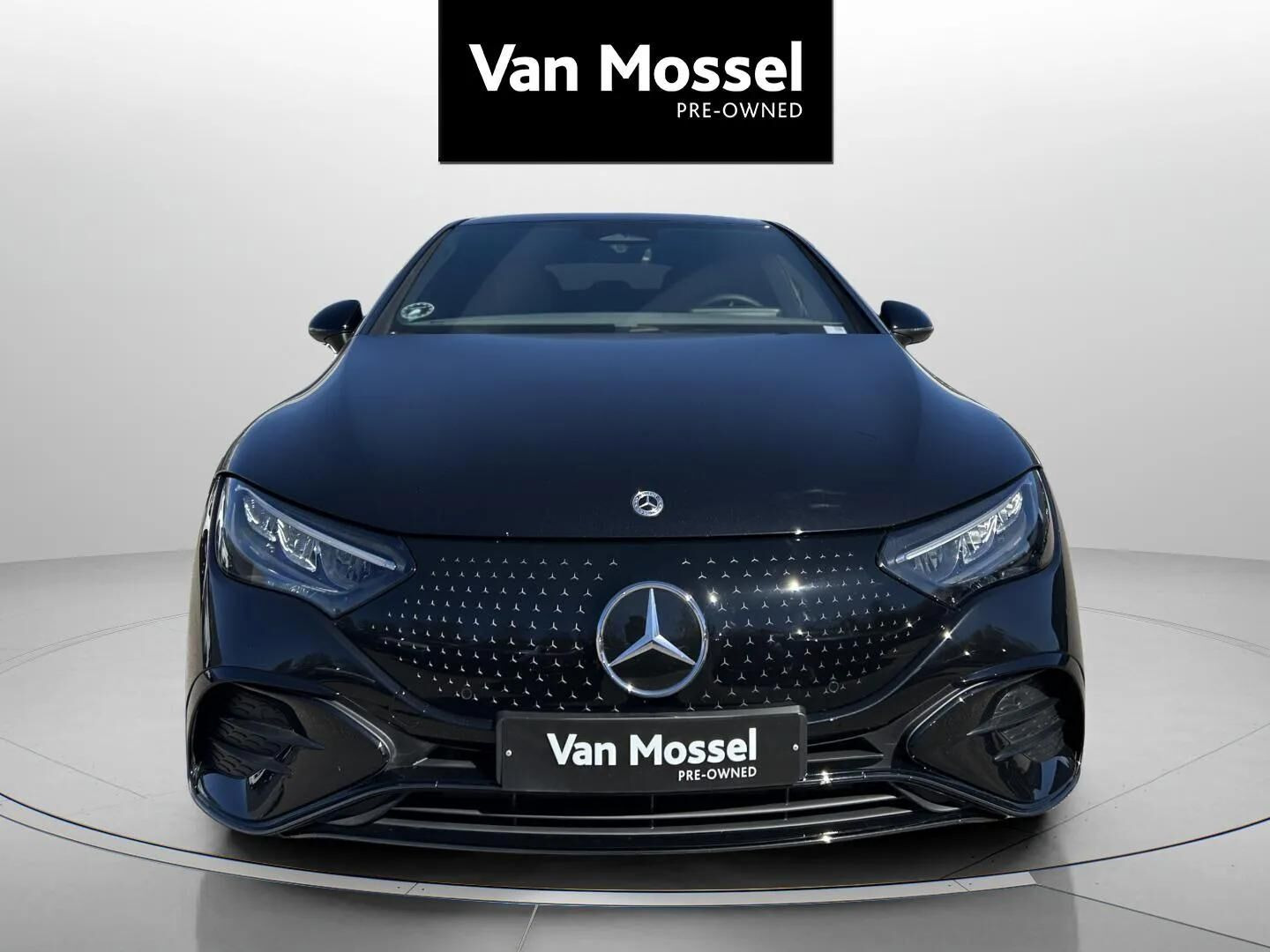 Sort Mercedes EQE 350+ fra 2025