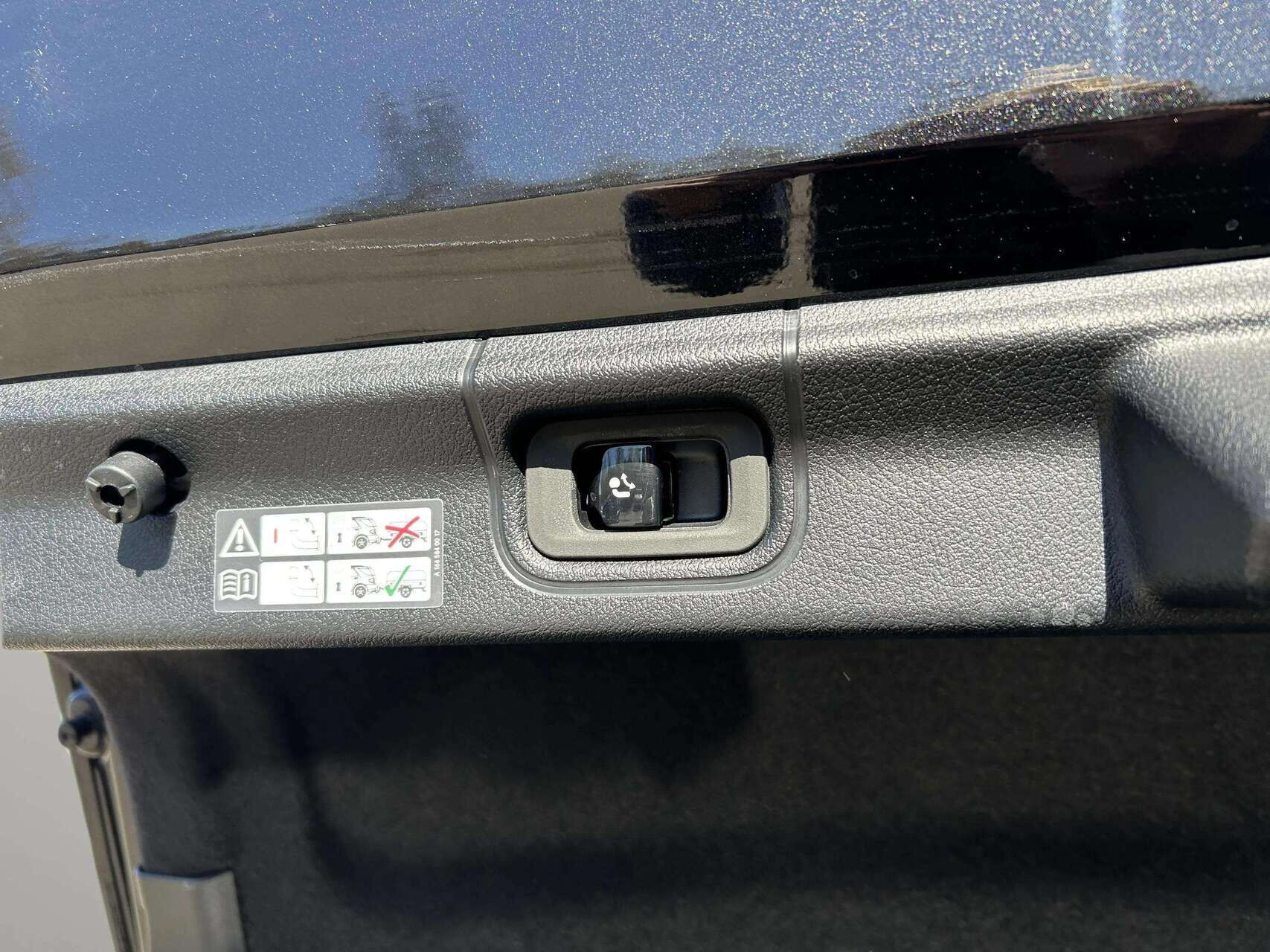 Sort Mercedes EQE 350+ fra 2025