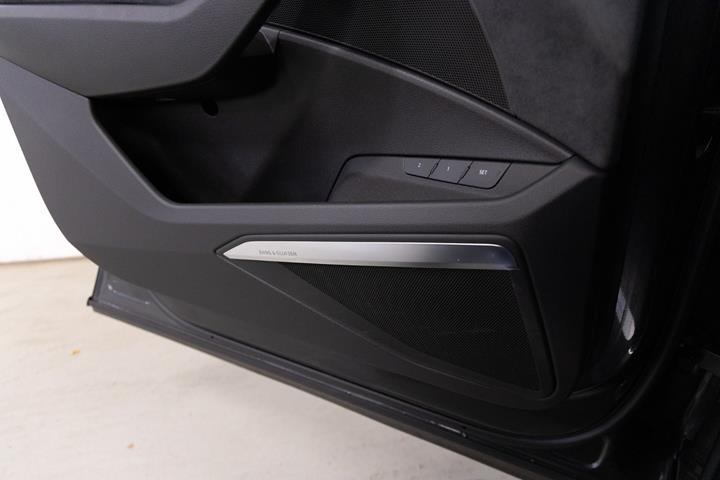 Grå Audi e-tron fra 2022