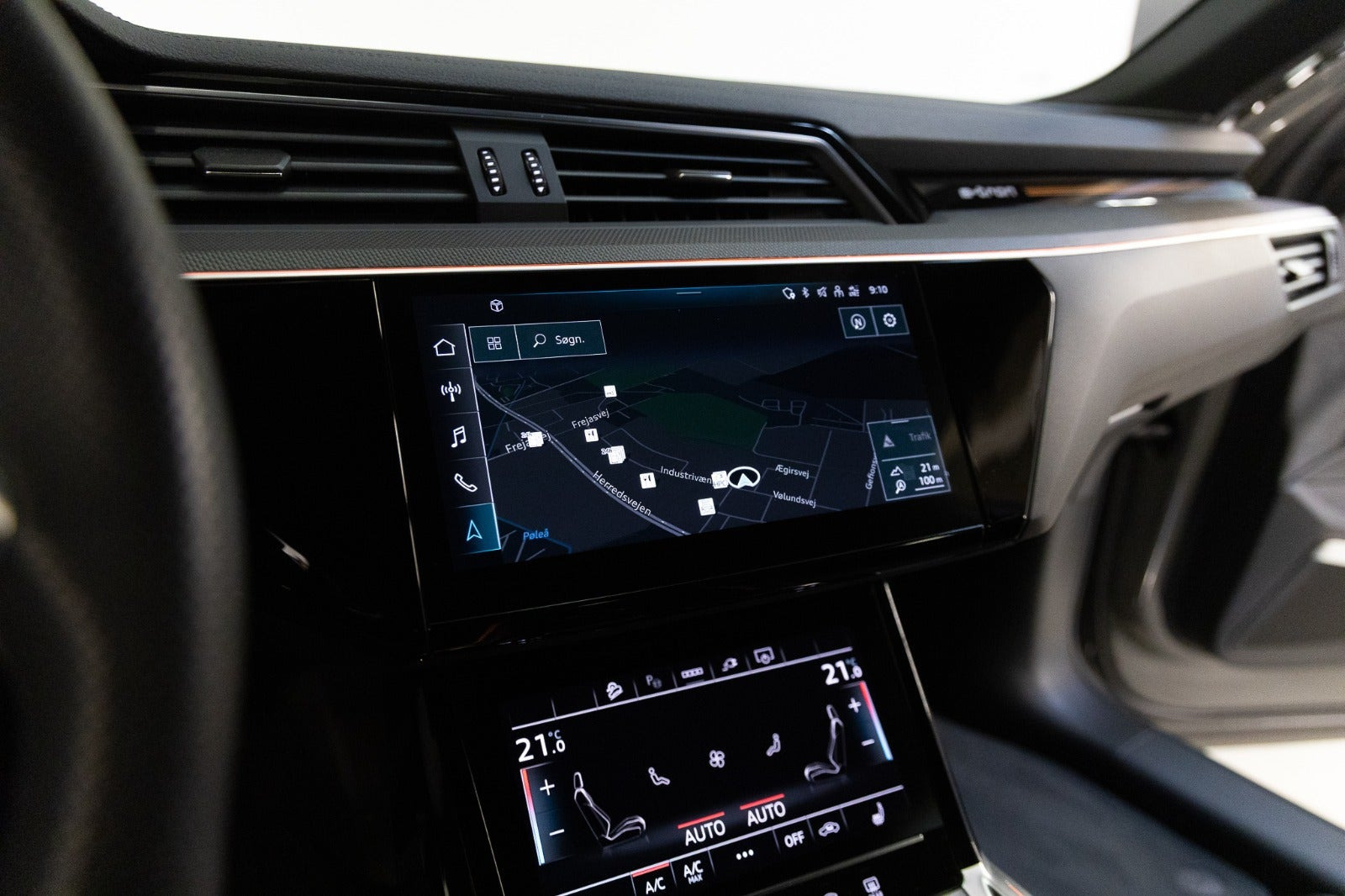 Grå Audi e-tron fra 2022