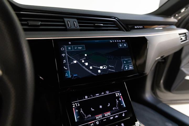 Grå Audi e-tron fra 2022
