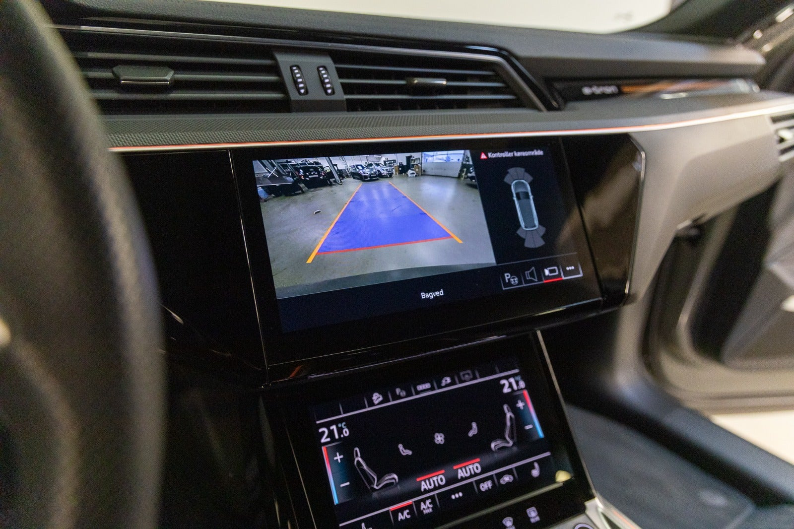 Grå Audi e-tron fra 2022