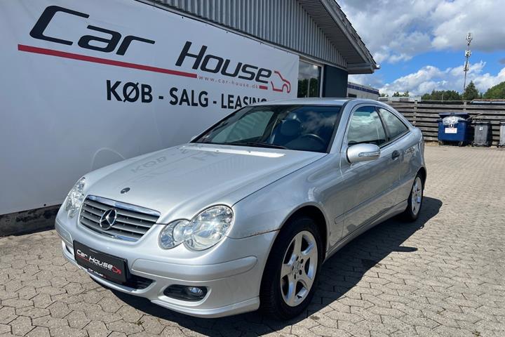 Sølv Mercedes C180 fra 2006