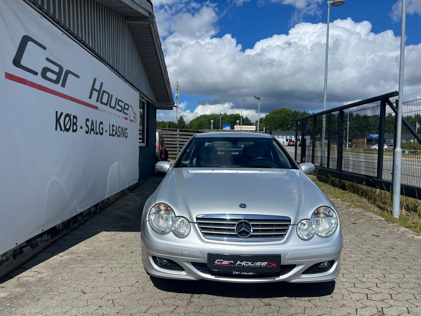 Sølv Mercedes C180 fra 2006