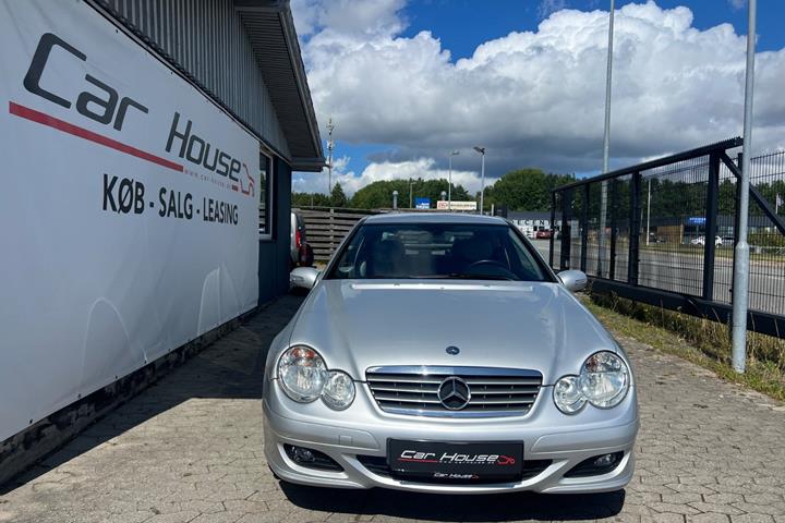 Sølv Mercedes C180 fra 2006