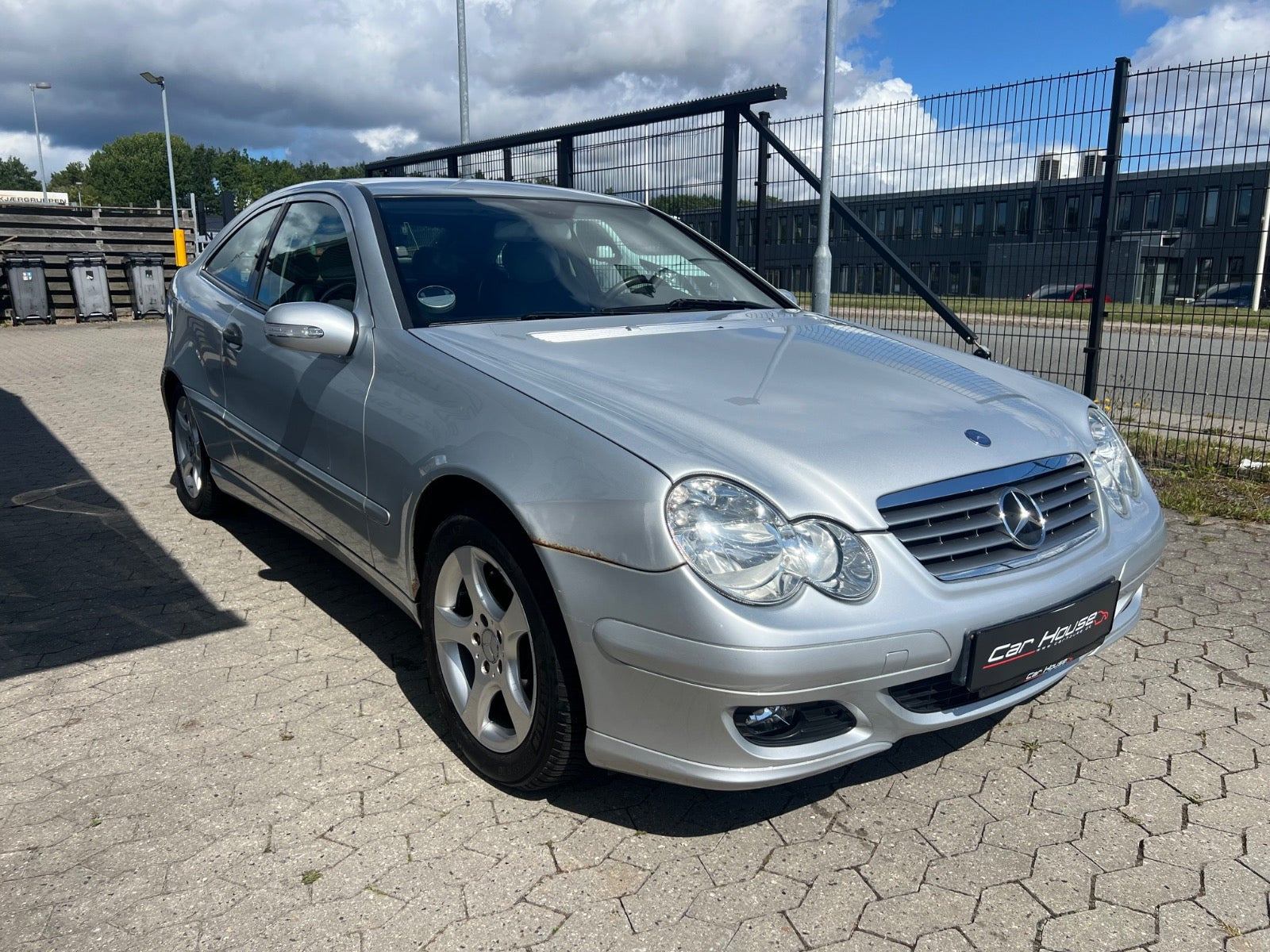 Sølv Mercedes C180 fra 2006