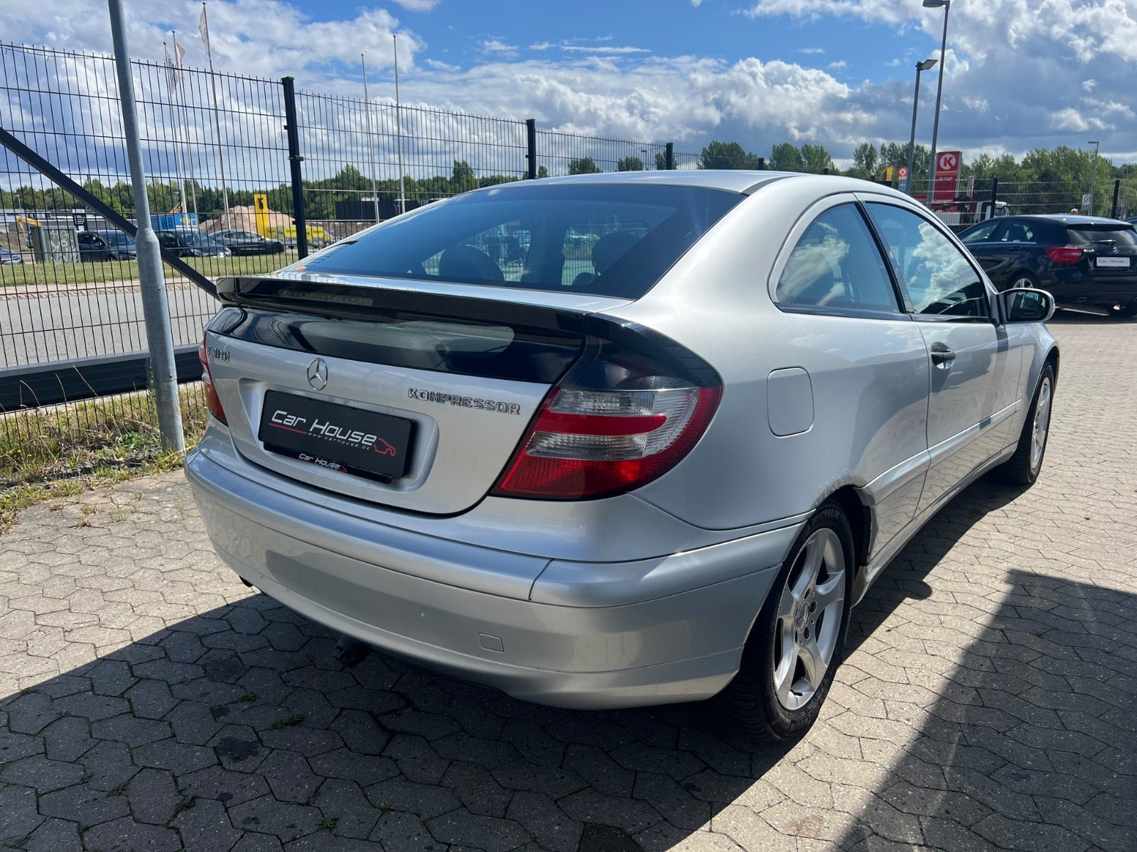 Sølv Mercedes C180 fra 2006
