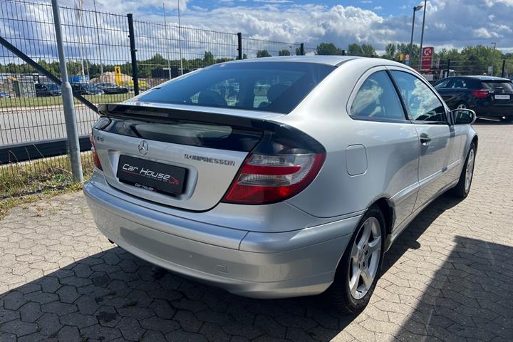 Sølv Mercedes C180 fra 2006