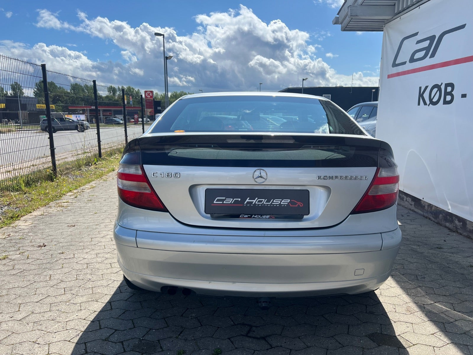 Sølv Mercedes C180 fra 2006