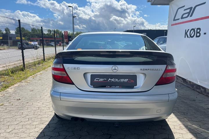 Sølv Mercedes C180 fra 2006
