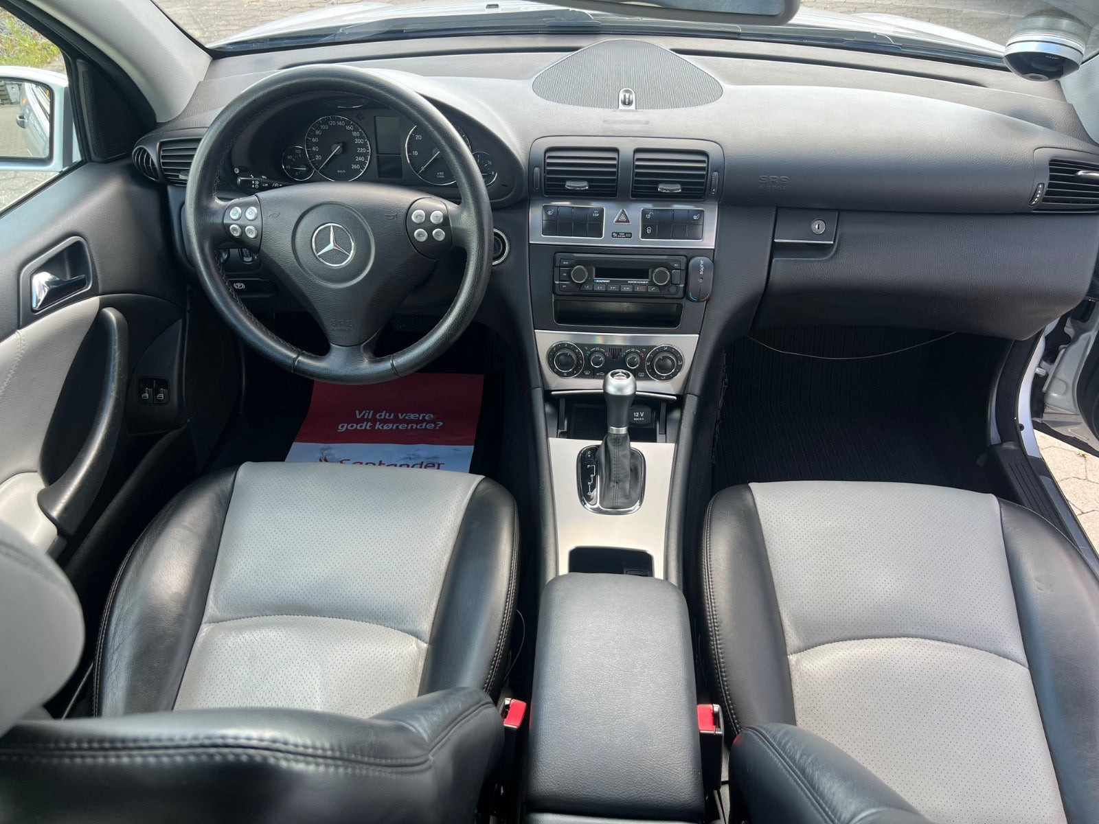 Sølv Mercedes C180 fra 2006