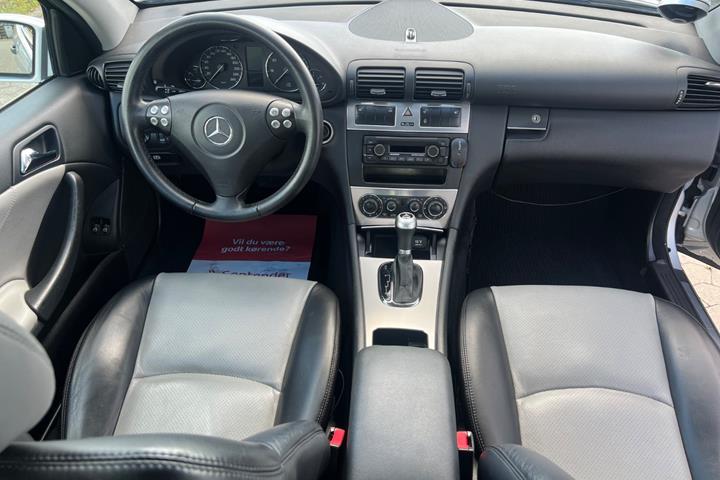 Sølv Mercedes C180 fra 2006