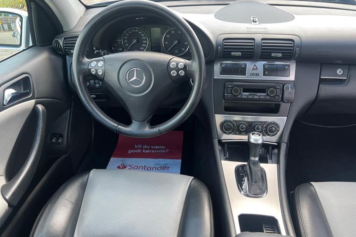 Sølv Mercedes C180 fra 2006