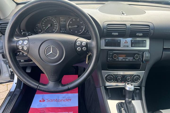 Sølv Mercedes C180 fra 2006