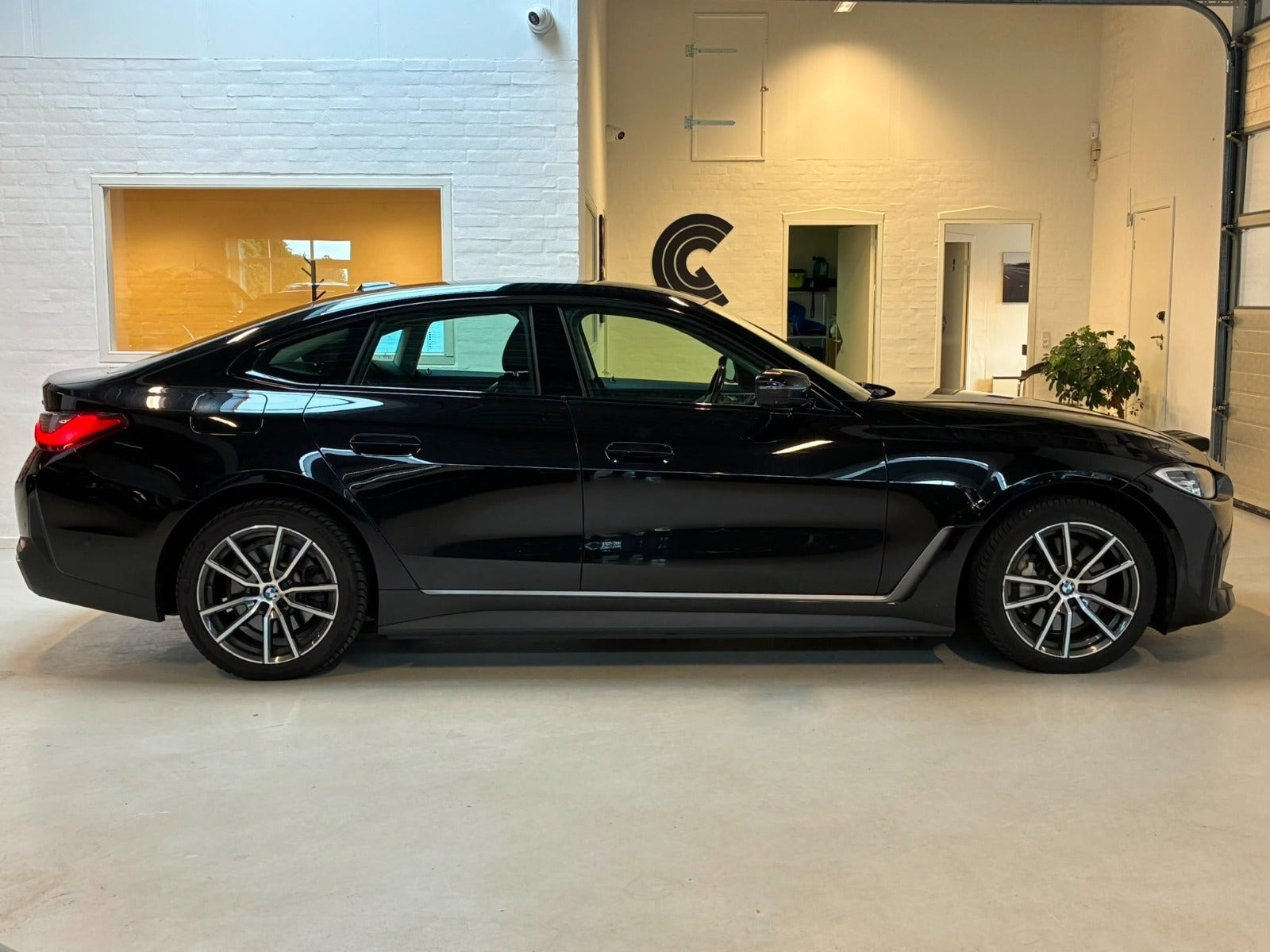 Sort BMW i4 fra 2023