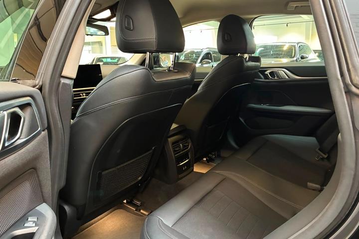 Sort BMW i4 fra 2023