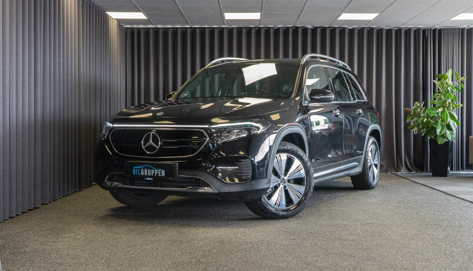 Sort Mercedes EQB250+ fra 2024