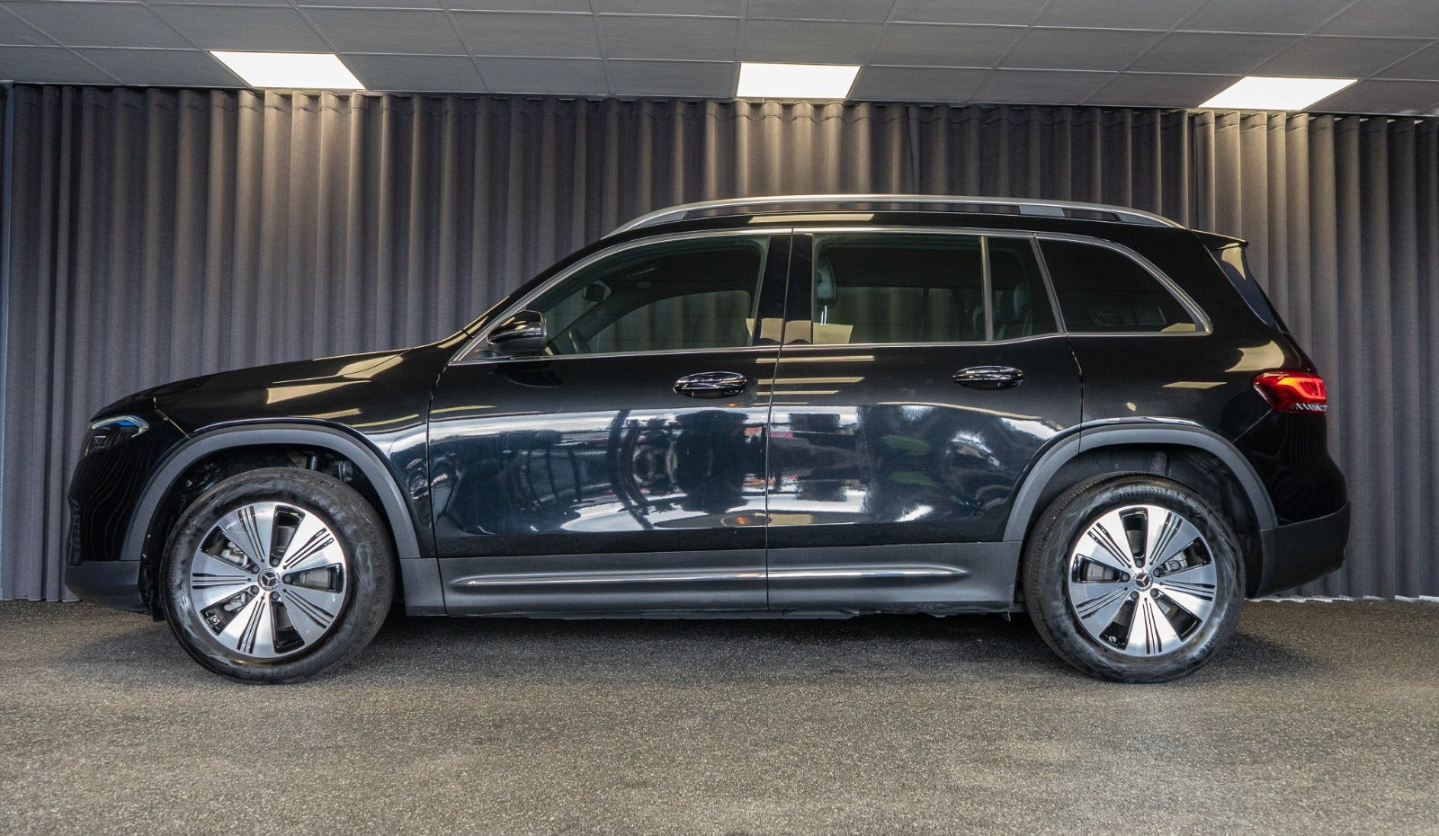 Sort Mercedes EQB250+ fra 2024