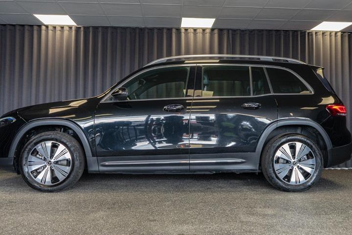 Sort Mercedes EQB250+ fra 2024