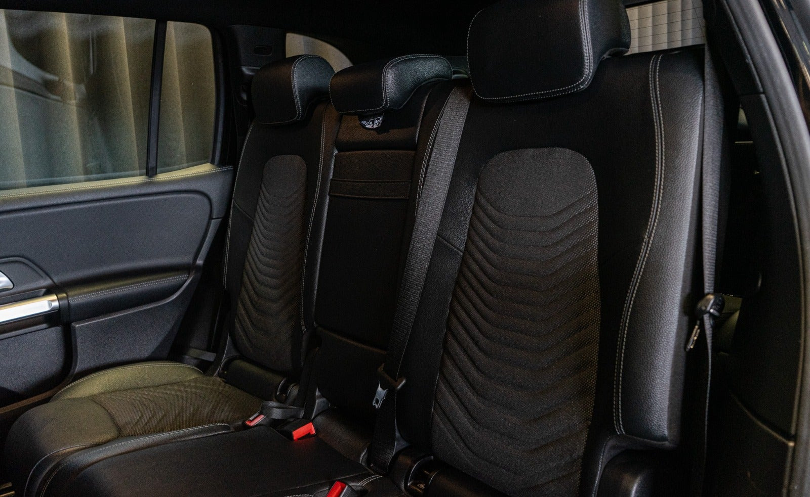 Sort Mercedes EQB250+ fra 2024