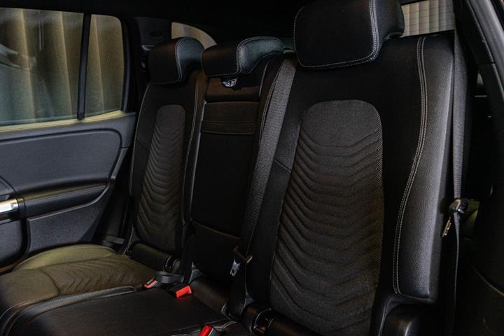 Sort Mercedes EQB250+ fra 2024