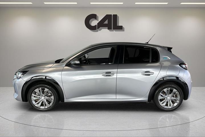 Sølv Peugeot e-208 fra 2022