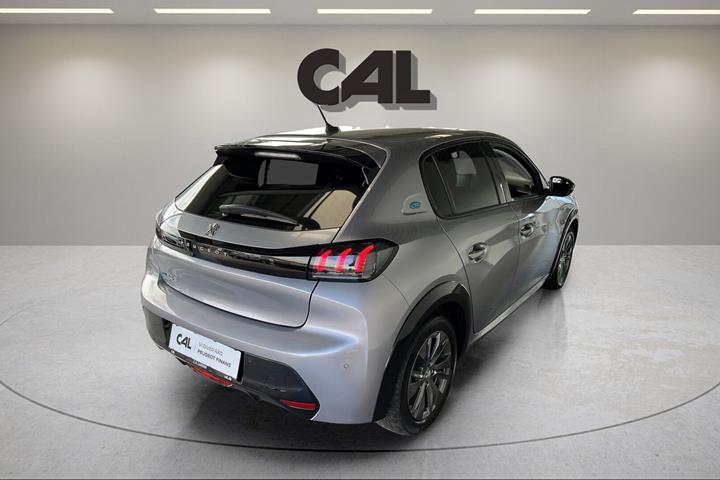 Sølv Peugeot e-208 fra 2022