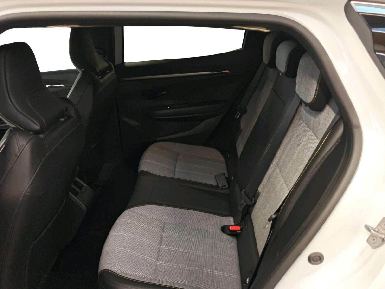 Hvid Renault Megane E-Tech fra 2023