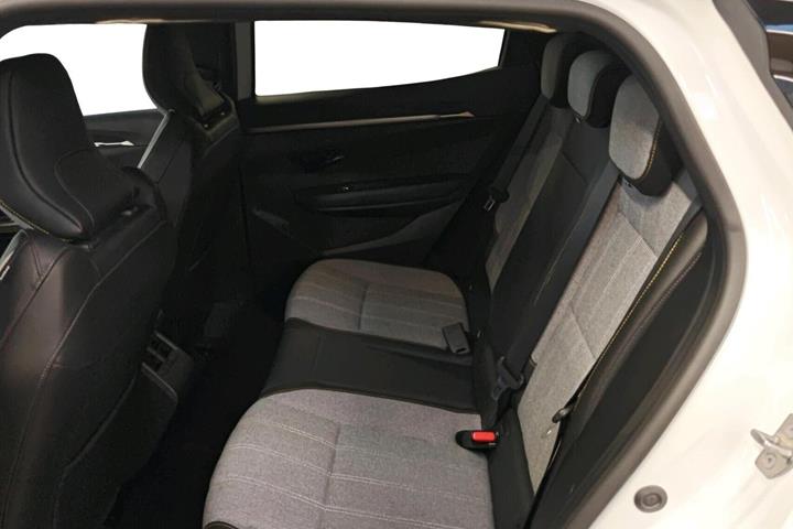 Hvid Renault Megane E-Tech fra 2023