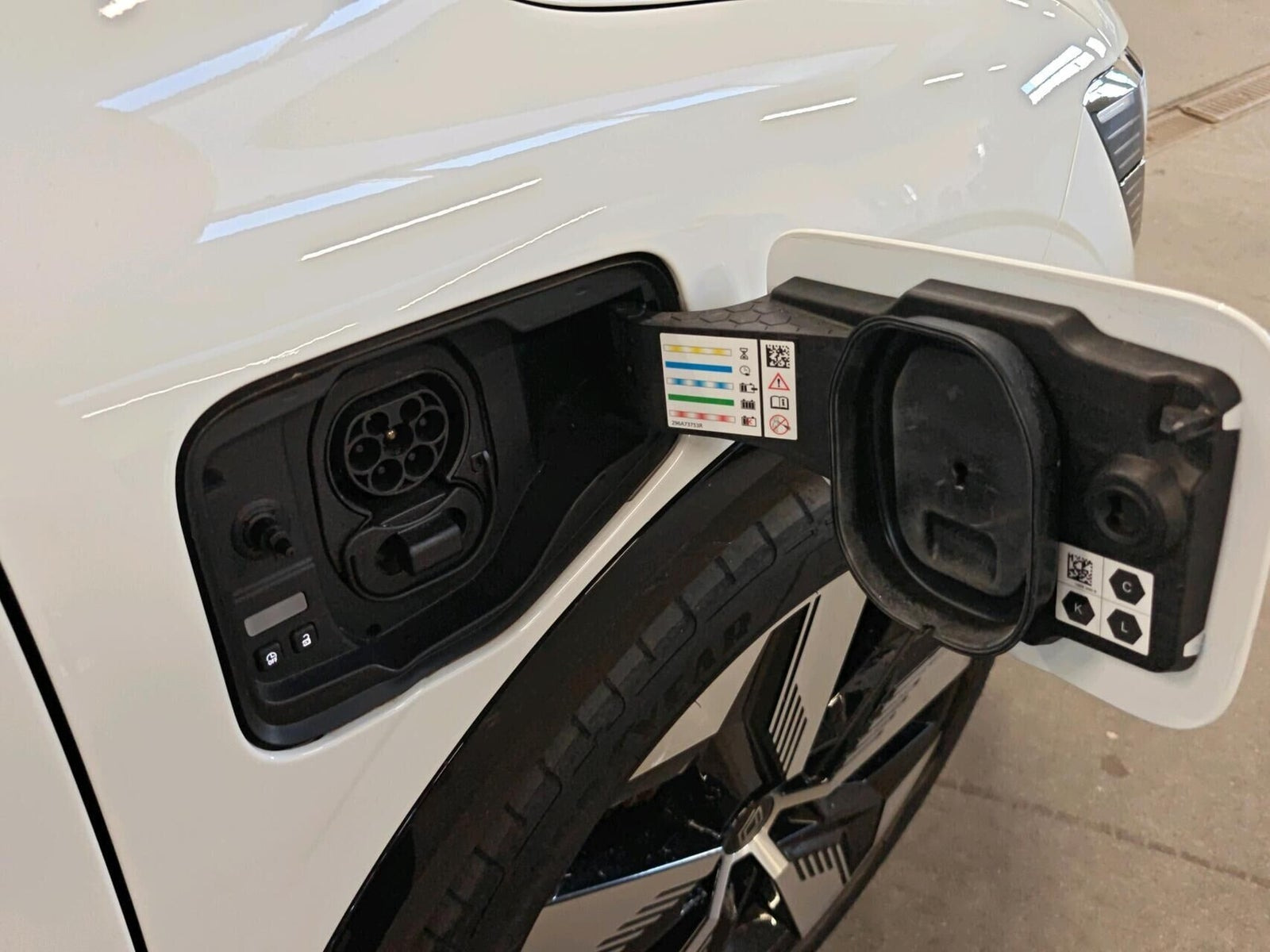 Hvid Renault Megane E-Tech fra 2023