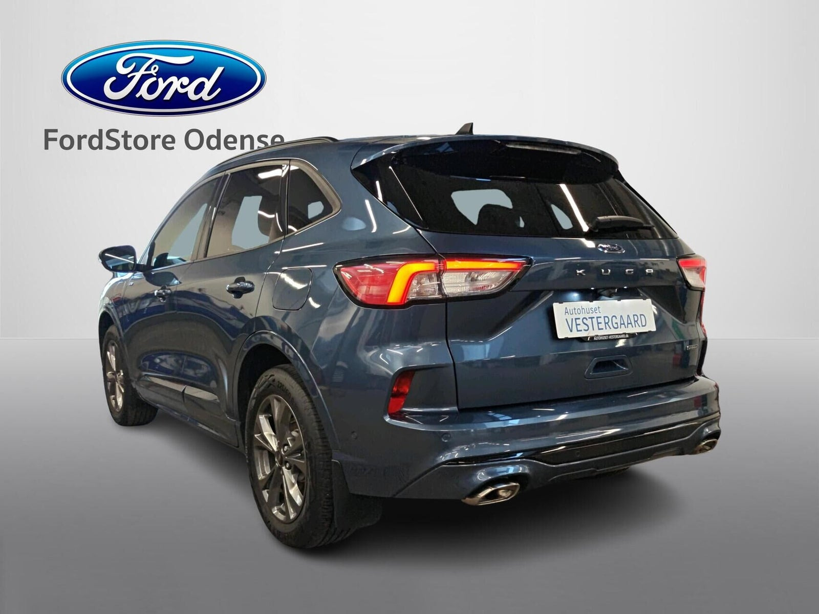 Blå Ford Kuga fra 2022