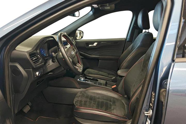 Blå Ford Kuga fra 2022
