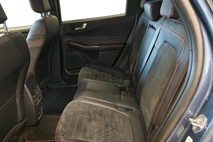 Blå Ford Kuga fra 2022
