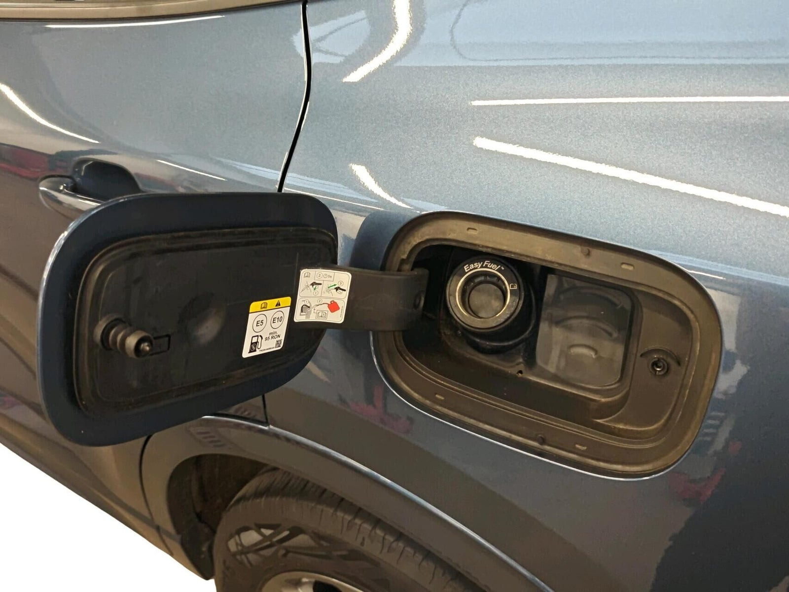 Blå Ford Kuga fra 2022