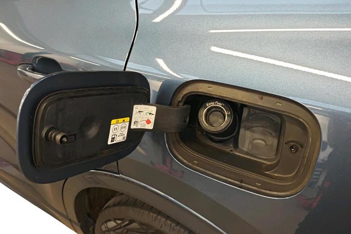 Blå Ford Kuga fra 2022
