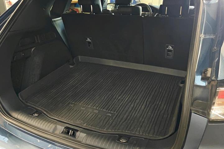Blå Ford Kuga fra 2022