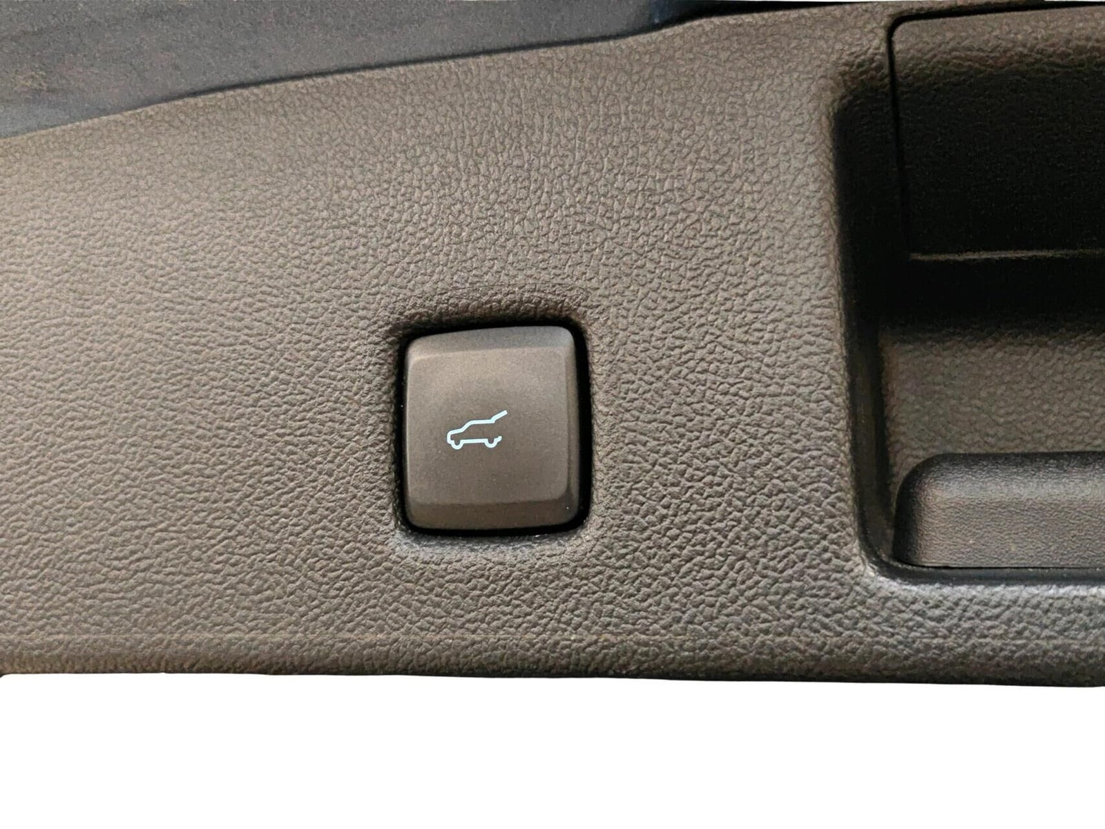 Blå Ford Kuga fra 2022