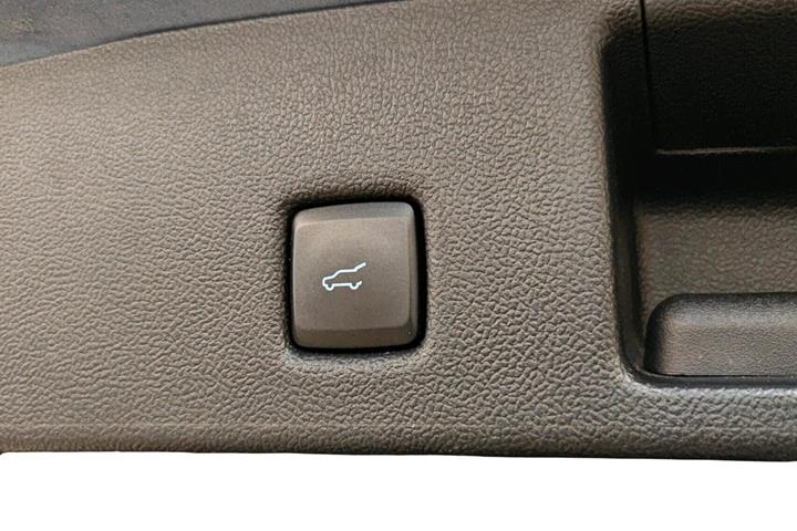 Blå Ford Kuga fra 2022