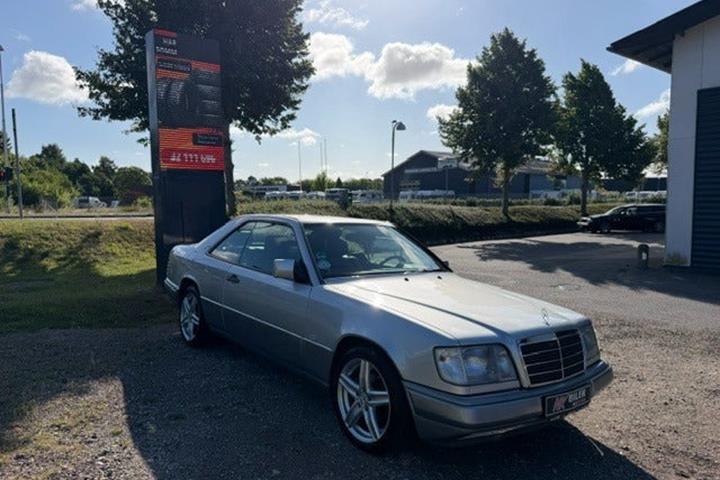 undefined Mercedes 220 E fra 1994