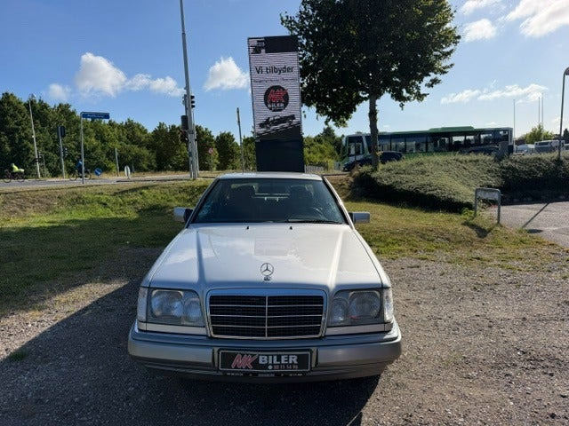 undefined Mercedes 220 E fra 1994