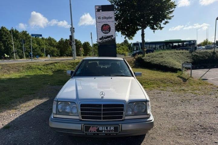 undefined Mercedes 220 E fra 1994