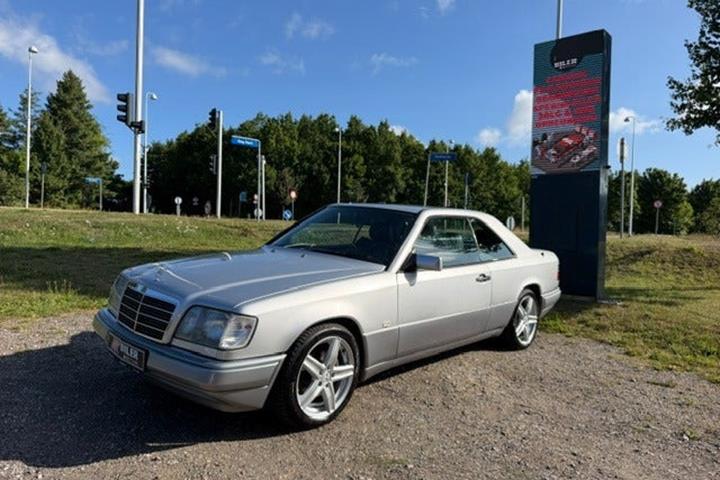 undefined Mercedes 220 E fra 1994