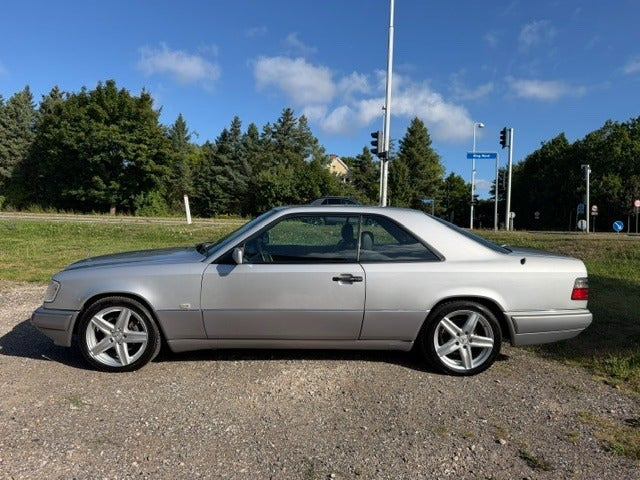 undefined Mercedes 220 E fra 1994