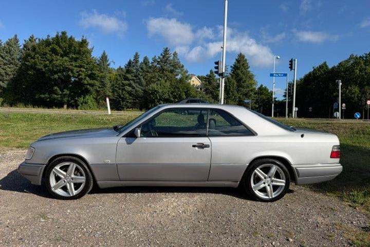 undefined Mercedes 220 E fra 1994
