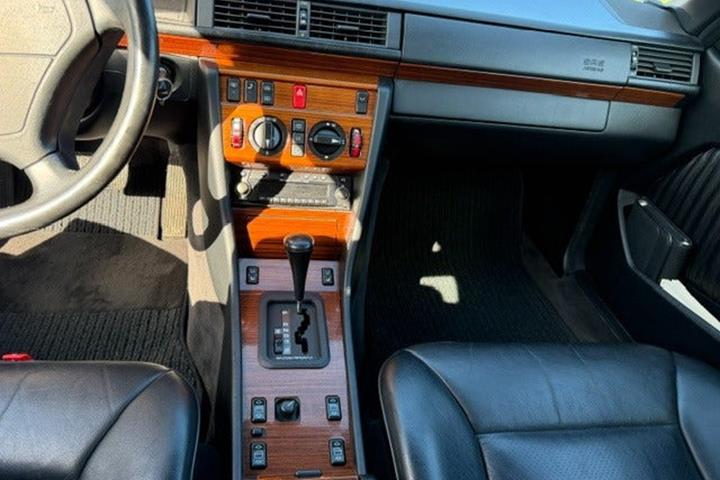 undefined Mercedes 220 E fra 1994