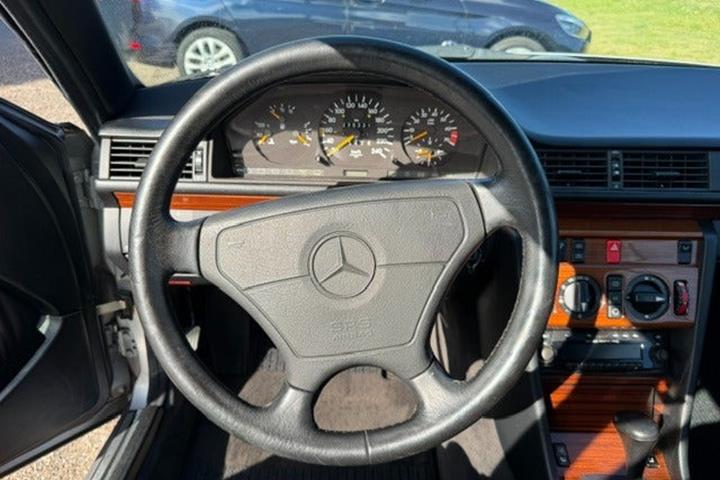 undefined Mercedes 220 E fra 1994