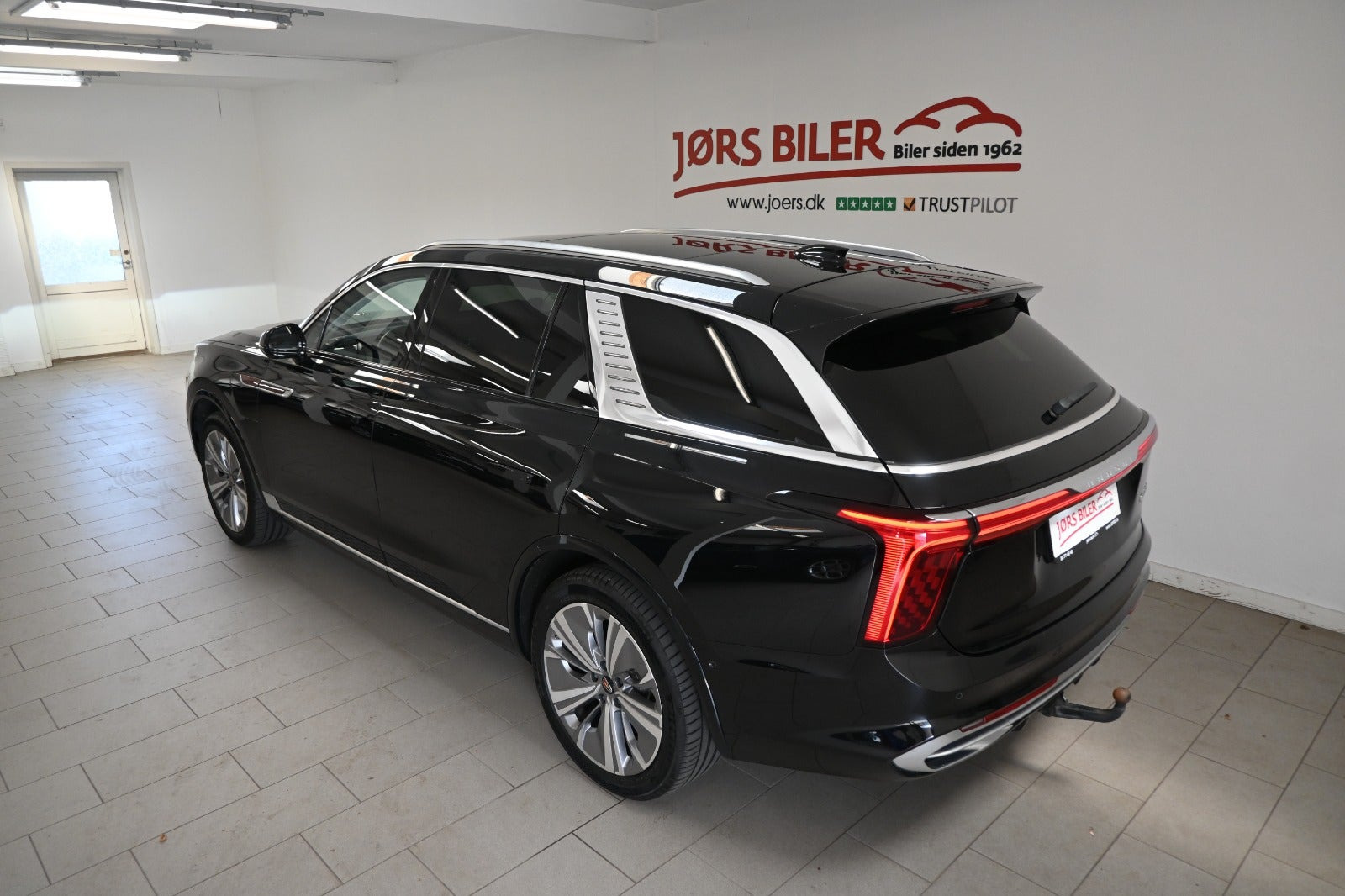 Sort Hongqi E-HS9 fra 2024