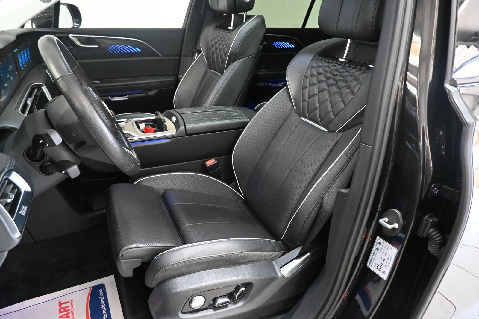 Sort Hongqi E-HS9 fra 2024