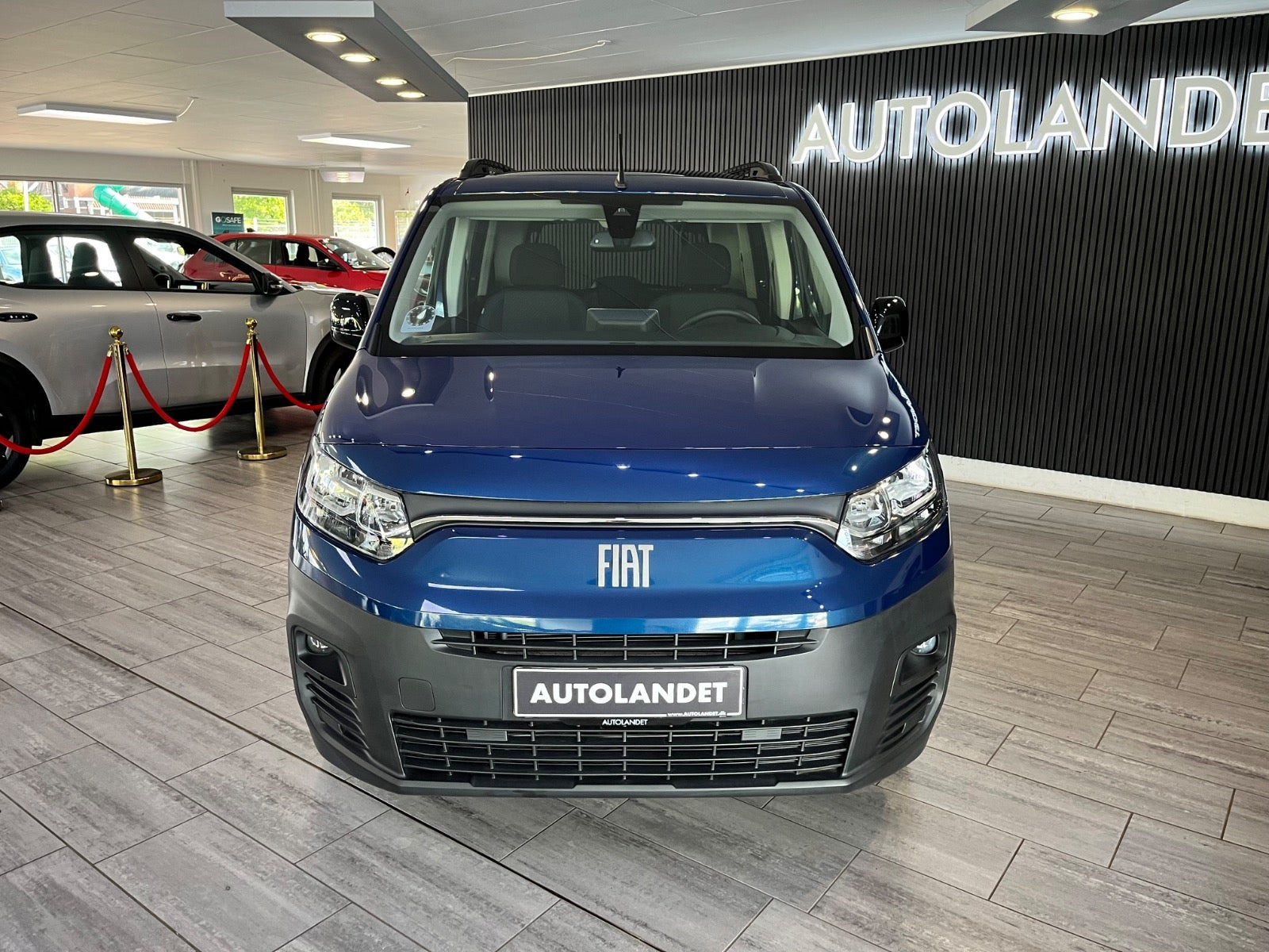 Blå Fiat Doblò E fra 2023
